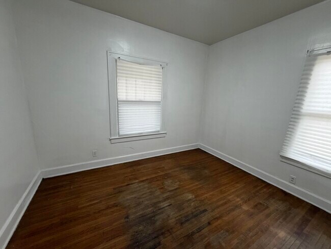 Building Photo - 1121 Bowman-N