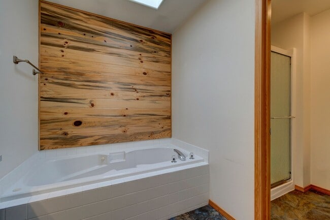 Building Photo - Stunning 4 Bedroom, 2.5 Bathroom Home With...