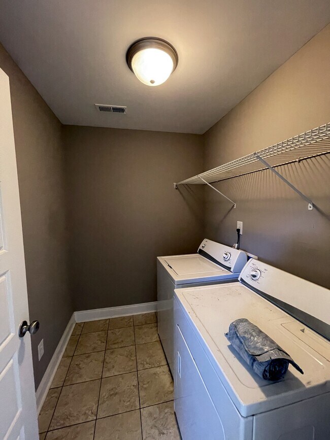 Building Photo - 106 Summerset Ln