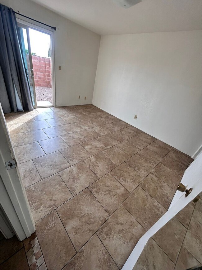 Building Photo - 2 bedroom 1 bath unit with laundry room, enclosed yard and carport.