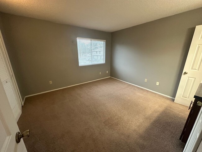 Building Photo - GREAT 2/2.5 Townhome Near UCF! Available Now!