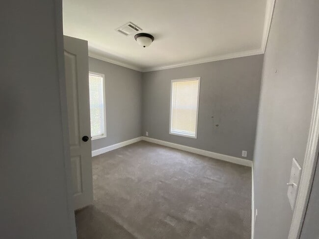 Building Photo - 10 Gatehouse Ct