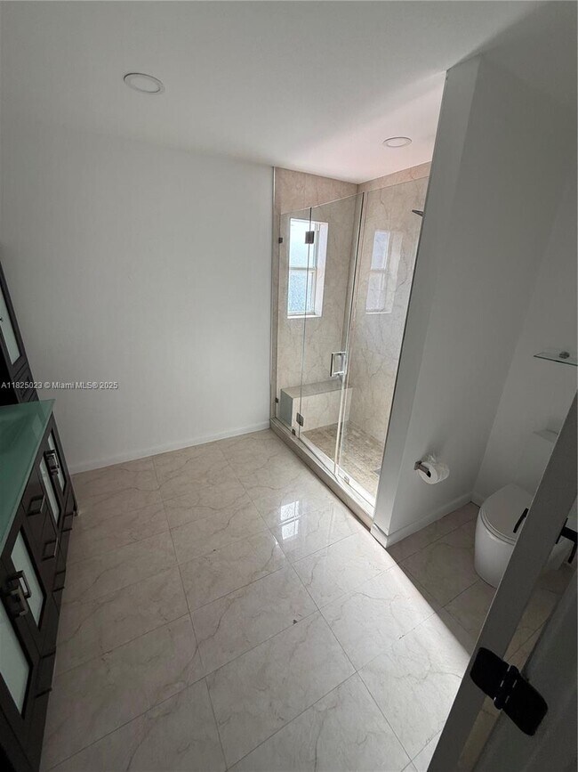 Building Photo - 8660 SW 161st Ave
