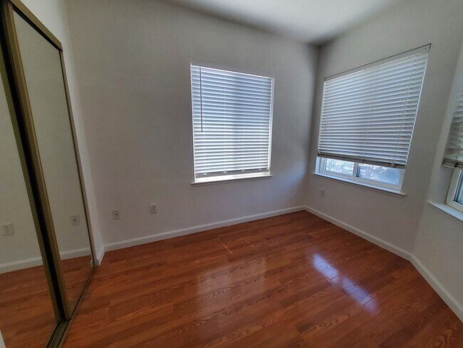 Building Photo - 805 Rutland-