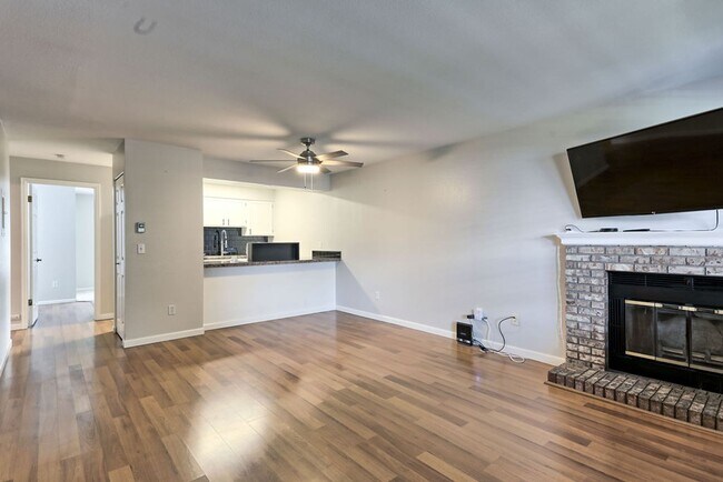 Building Photo - Students Welcome! Fantastic & Classy 2-Bedroom, 2-Bath Ranch-Style 2nd Floor Condo