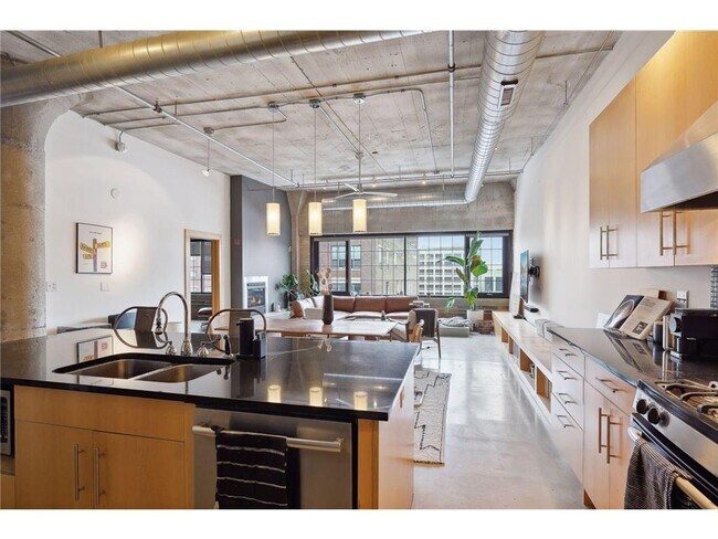 Building Photo - 525 N 3rd St