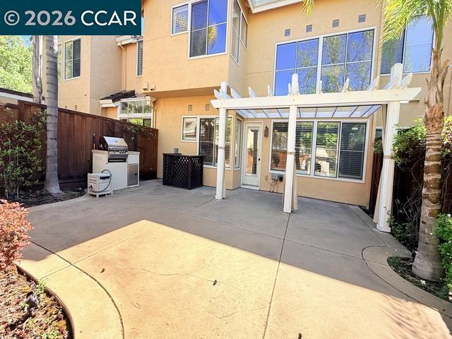 Building Photo - 6220 Lakeview Cir