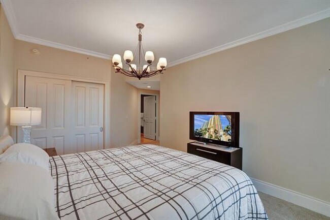 Building Photo - 17875 Collins Ave