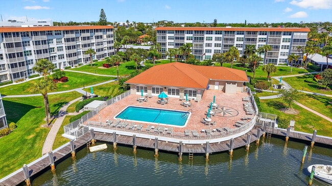 Building Photo - 931 Gardenia Dr