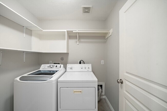 Building Photo - 1517 Asbury St