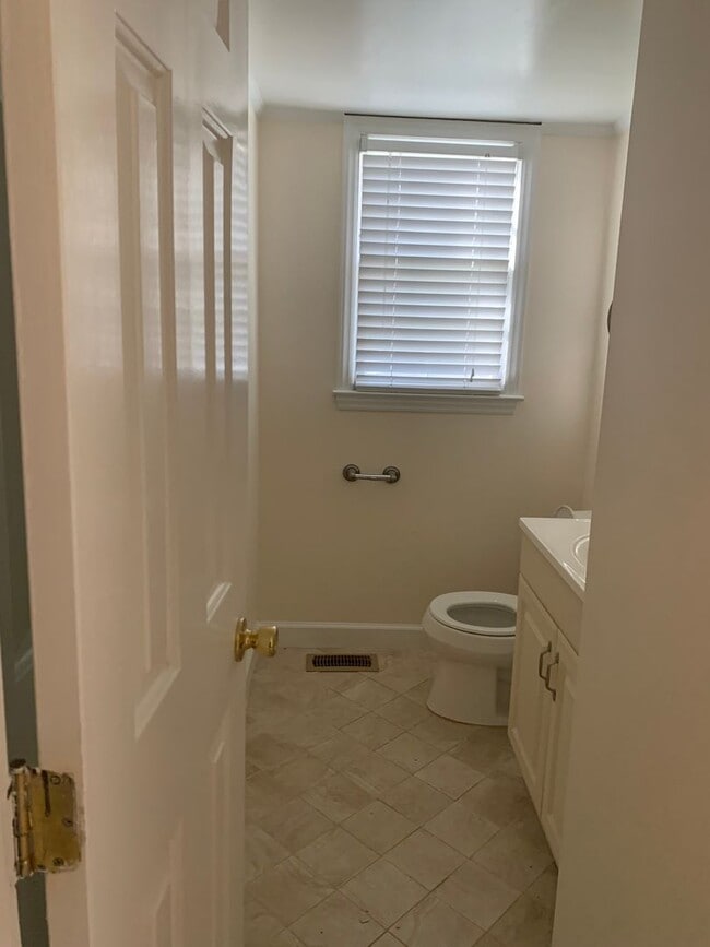 Building Photo - NORTH HILLS CHARMER--2 STORY--DOWNSTAIRS BEDROOM/OFFICE--FORMAL AREAS-LAUNDRY/MUD AREA-CARPORT