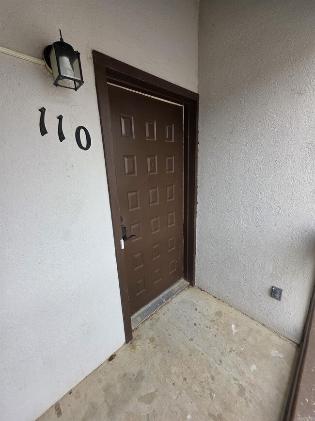 Building Photo - 301 Kings Row Dr