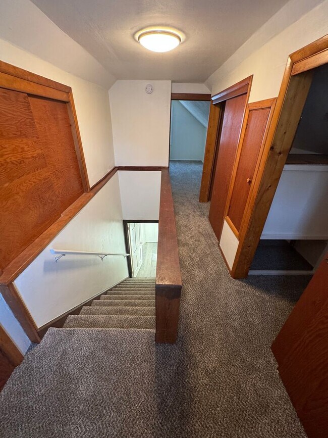 Building Photo - Newly updated 3 bd house in Euclid- NO VOU...