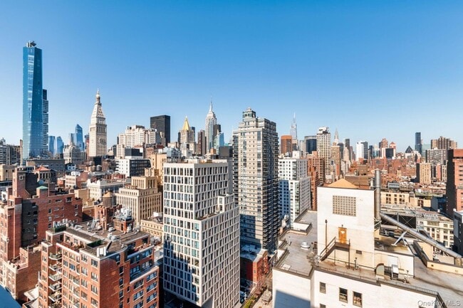 Building Photo - 200 E 21st St