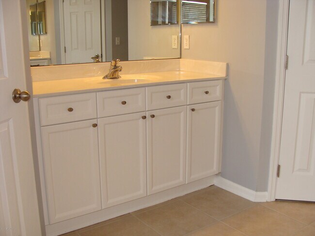 Building Photo - 2266 Cascadia Ct