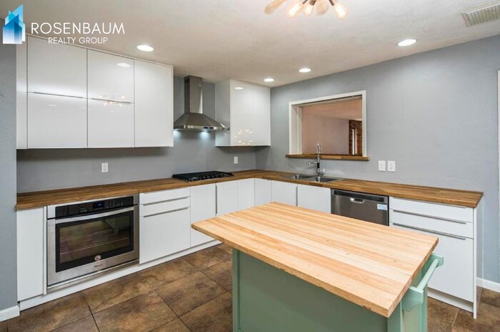 Building Photo - 1508 W Capri Ave