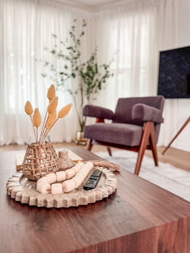 Building Photo - Brand new, huge 2 BR/2BA fully furnished i...