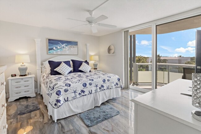Building Photo - 3554 Ocean Dr
