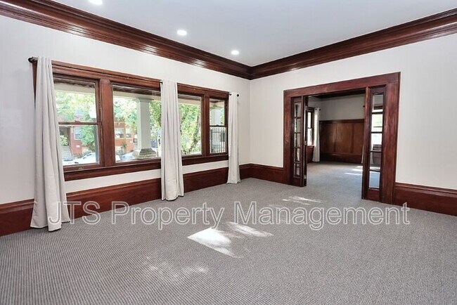 Building Photo - 1015 27th St