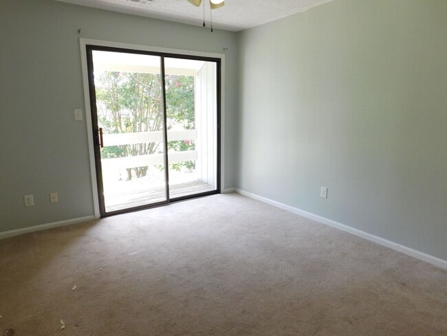 Building Photo - 149 Quarterdeck