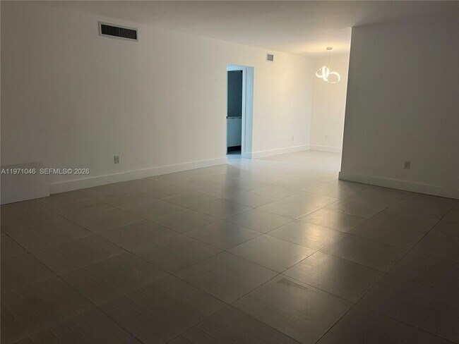 Building Photo - 11855 NE 19th Dr