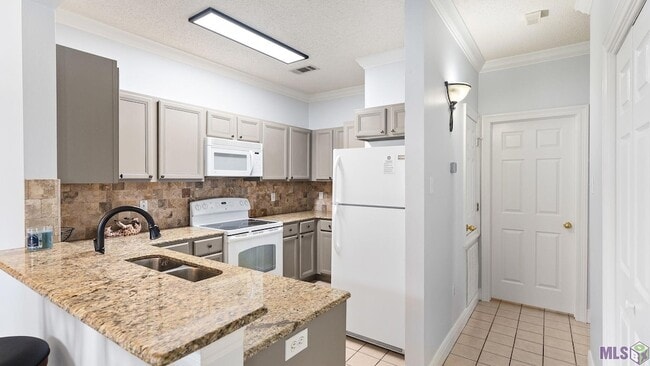 Building Photo - 4464 Highland Rd