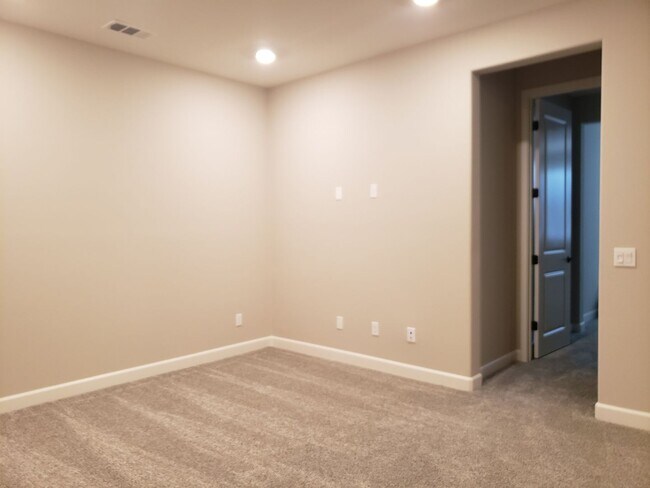 Building Photo - Stunning New Home for Rent in Vista