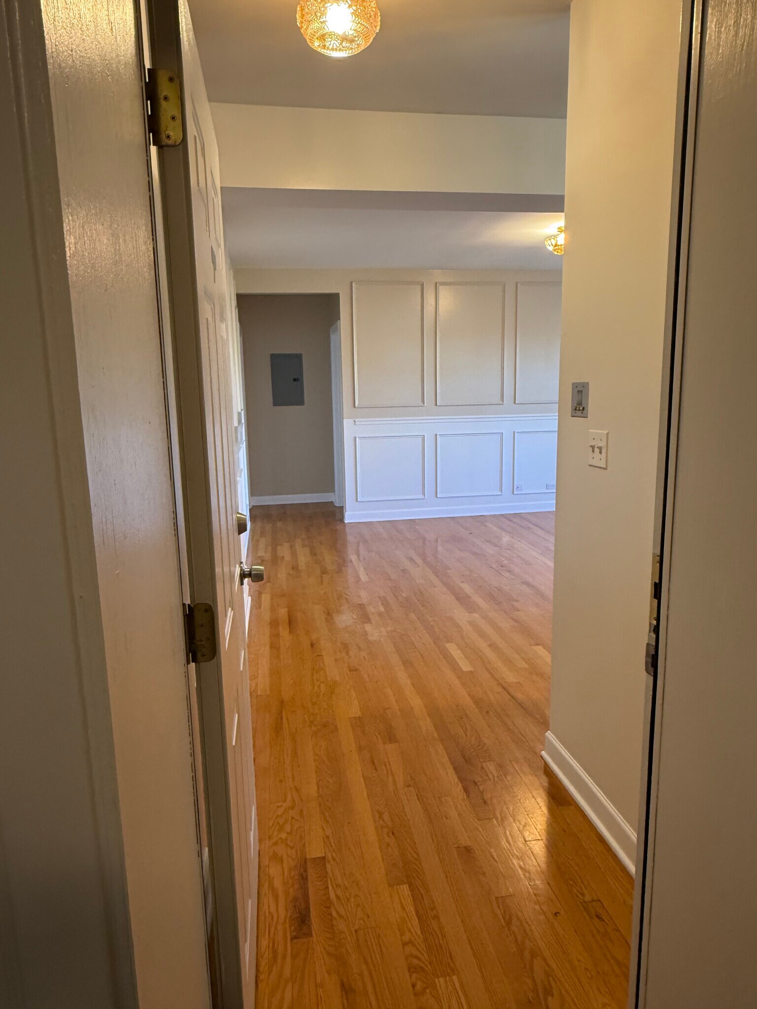 Building Photo - 6204 N Claremont Ave