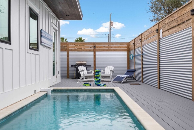 Building Photo - 218 George C Wallace Blvd