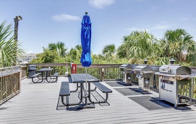 Building Photo - 725 Gulf Shore Dr