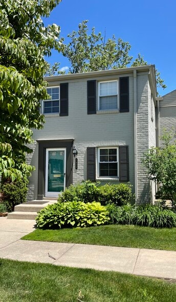 Corner Unit with great light and fresh air - 1620 Graefield Rd