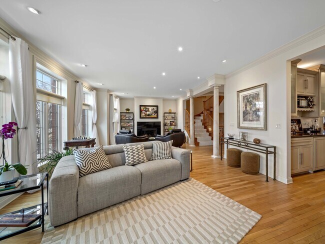 Building Photo - 2048 Valor Ct