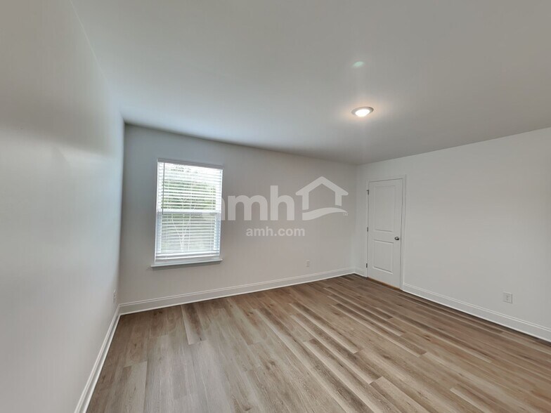 Building Photo - 304 Sharpe Ct