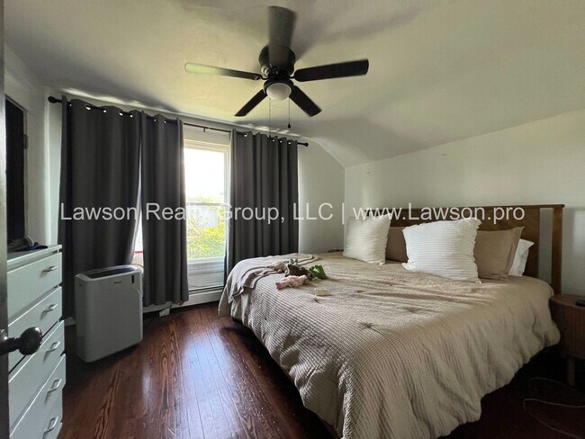 Building Photo - Beautiful House, Close to the Greenway and...