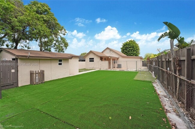 Building Photo - 166 E 17th St