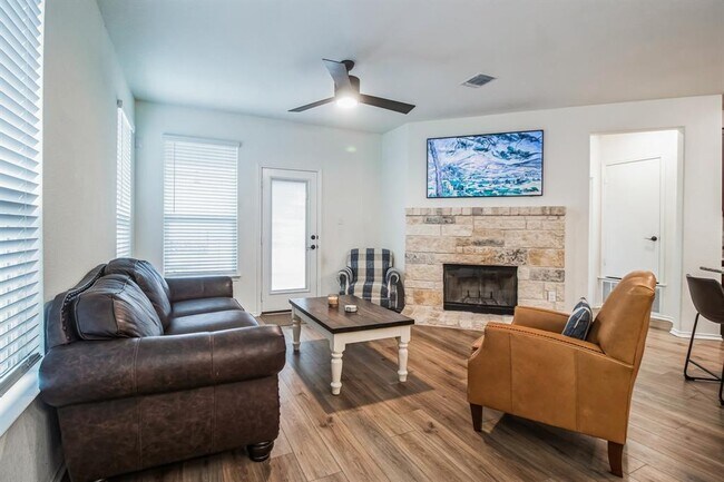 Building Photo - 227 Outlaw Dr
