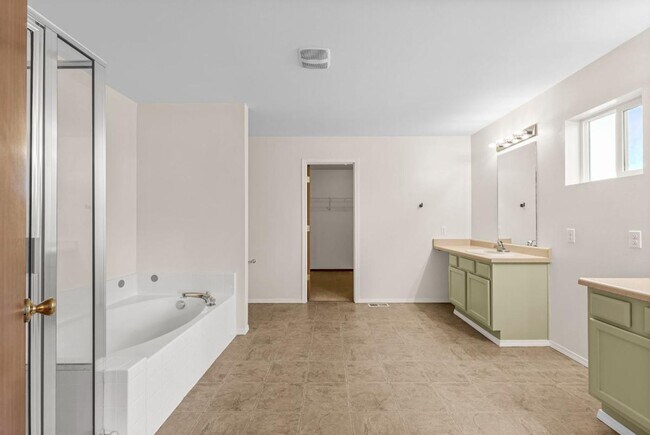 Building Photo - Updated and Spacious 3 Bed Yelm Rental!