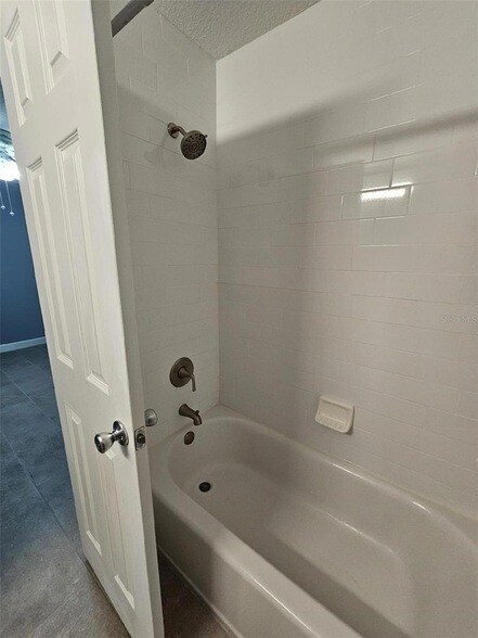 Building Photo - 2533 Grassy Point Dr