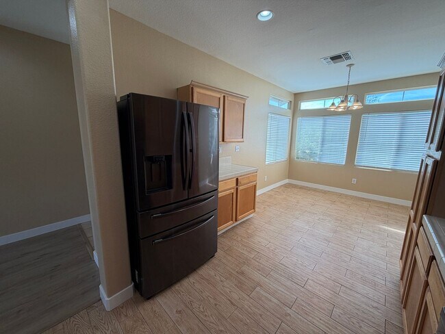 Building Photo - Lovely Three Bedroom Home