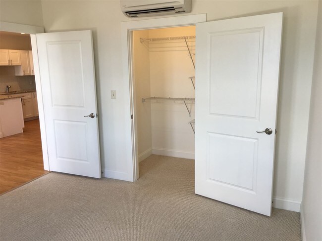 Building Photo - 875 Elm St