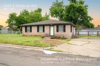 Building Photo - 2505 S Douglas Ave