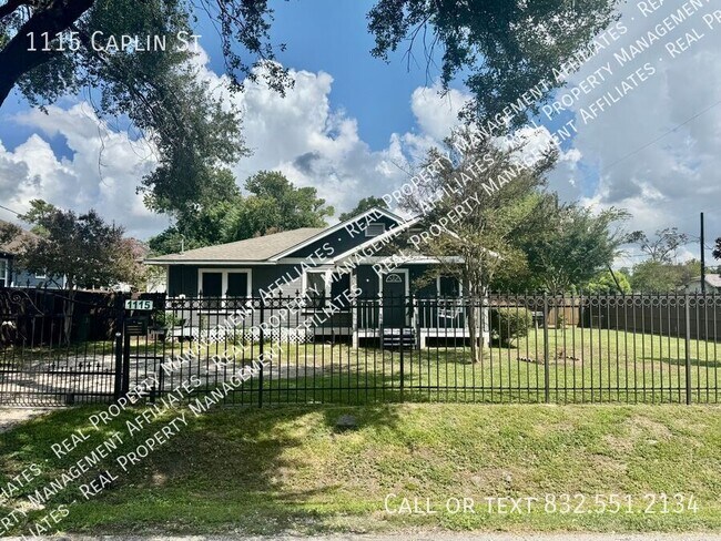 Primary Photo - 1115 Caplin St