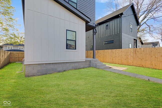 Building Photo - 1025 Churchman Ave