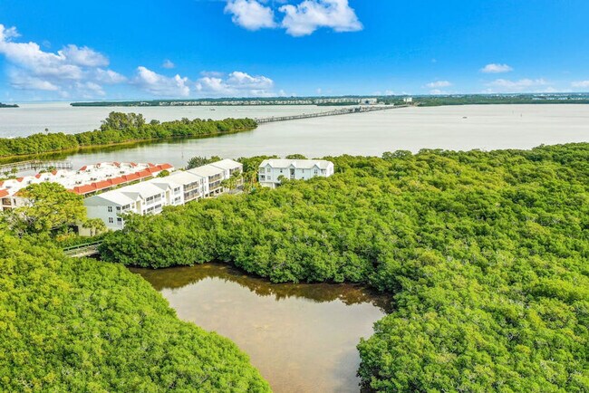 Building Photo - 3601 E Bay Dr