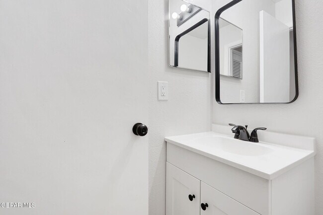Building Photo - 11100 Vista Lago Pl