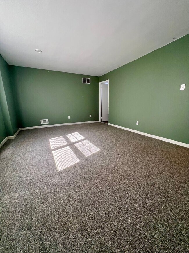 Building Photo - Gorgeous 3-Bedroom Home with Finished Basement in Havertown! Available NOW!