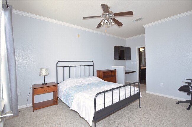 Building Photo - 1711 Old Spanish Trl