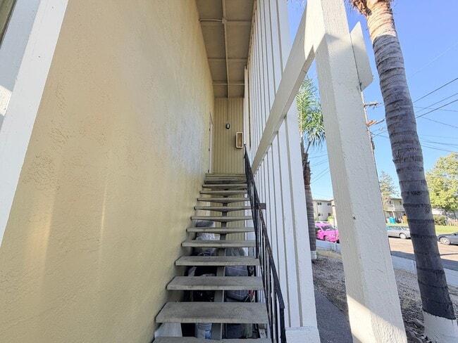 Building Photo - Comfortable 2BD/1BA with water&garbage Included in Santa Rosa