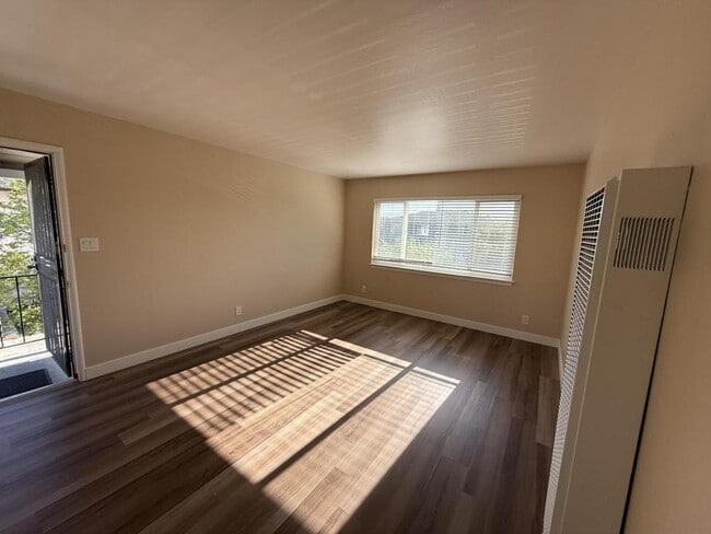 Building Photo - 736 Opal Dr