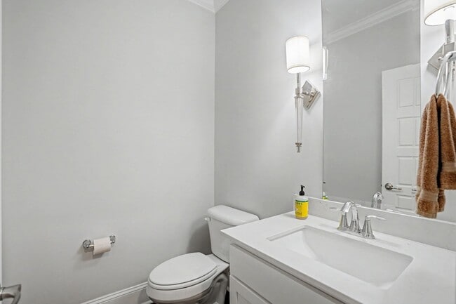 Building Photo - 3 BED | 3.5 BATHS | TWO CAR GARAGE | HERB RIVER | FURNISHED TOWNHOME